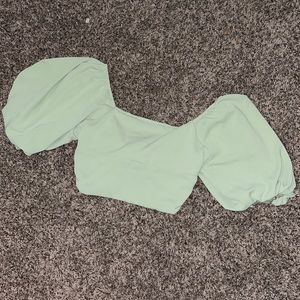 Entro puffy short sleeve crop top size large but adjustable